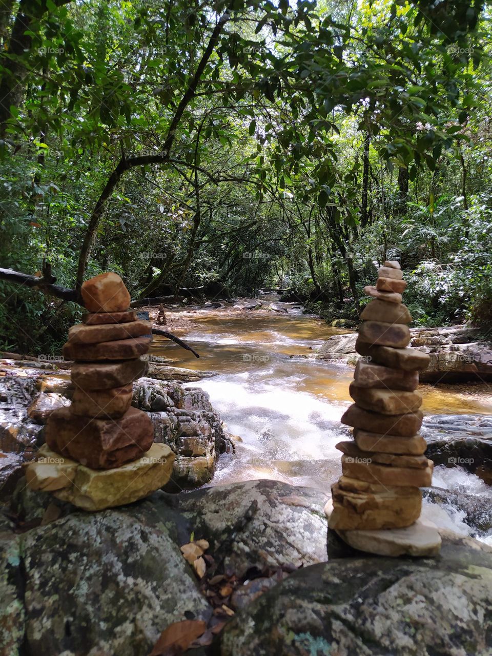 pedras para relaxamento em natureza.