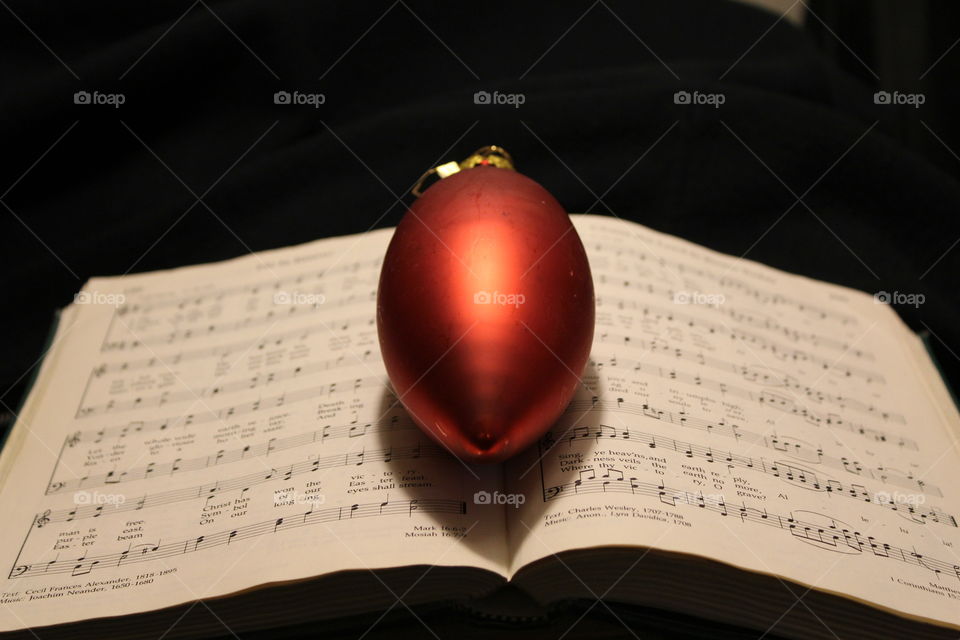 red ornament music