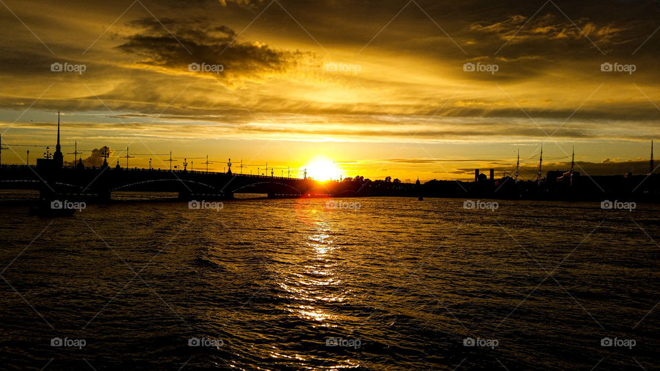 Красивый солнечный закат