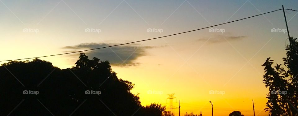 ‪O #entardecer inspirador desta 4a feira!‬
‪Como não contemplar a beleza da criação?‬
‪🌄‬
‪#FotografiaÉnossoHobby ‬
‪#Fotografia #Paisagem #Motivação #Céu ‬