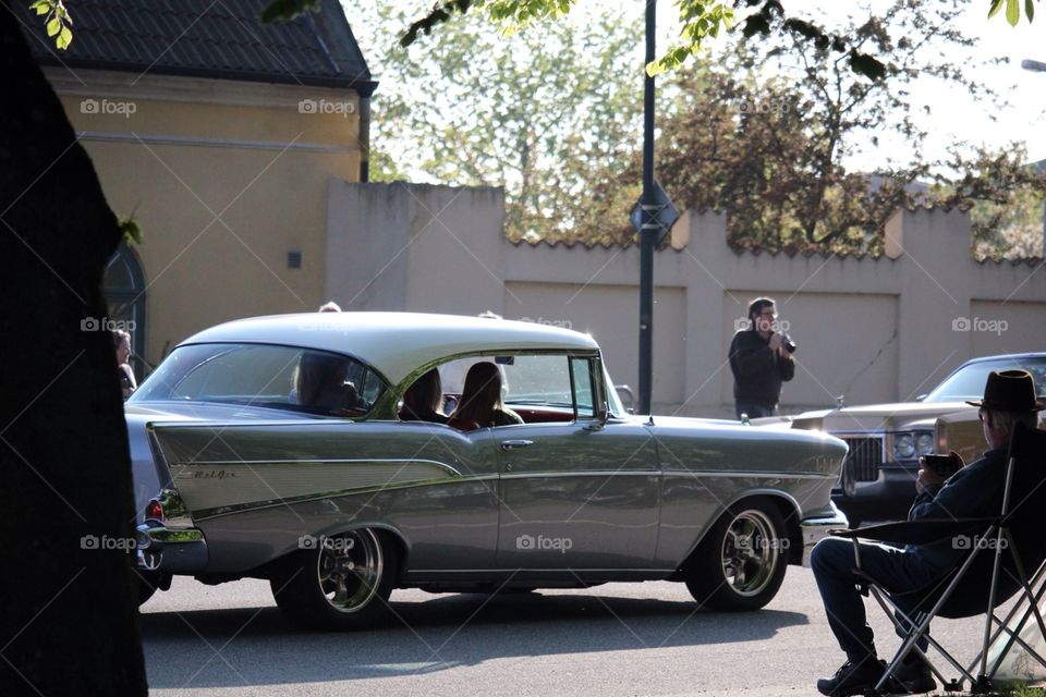 Veteran car cruising 