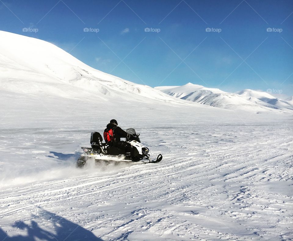 Snowmobiling in the high Arctic 