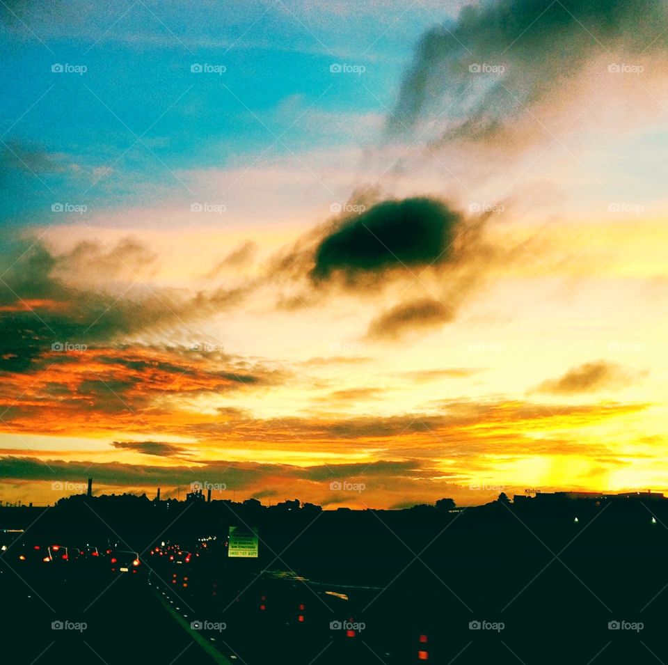 Rodovia Anhanguera em Jundiaí!

🌅Desperta, #Jundiaí!
Ótima 6a feira a todos.
🍃
#sol
#sun
#sky
#céu
#photo
#nature
#manhã
#morning
#alvorada
#natureza
#horizonte
#fotografia
#paisagem
#inspiração
#amanhecer
#mobgraphy
#FotografeiEmJundiaí
