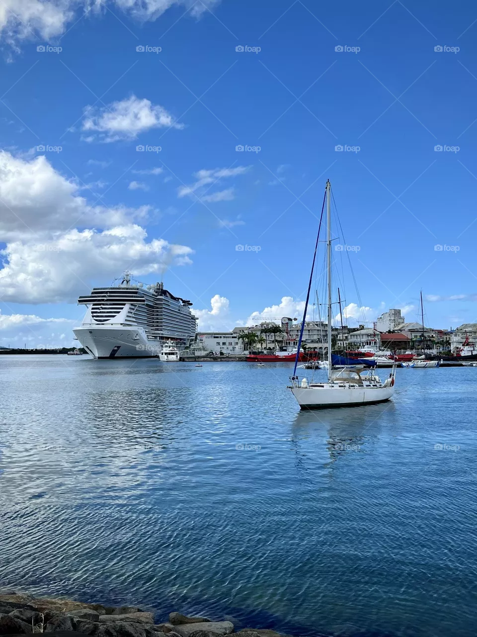 Cruise ship 