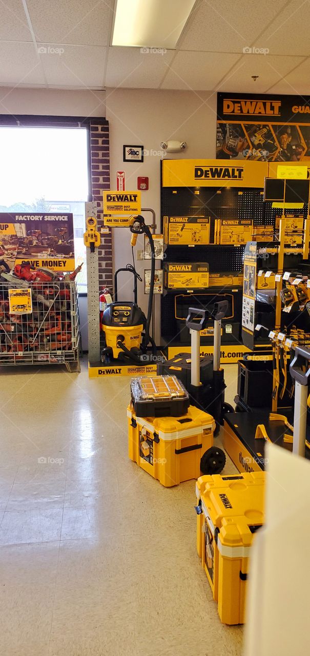 DEWALT parts and accessories for sale. Authorized repairs of DEWALT products. Color yellow.