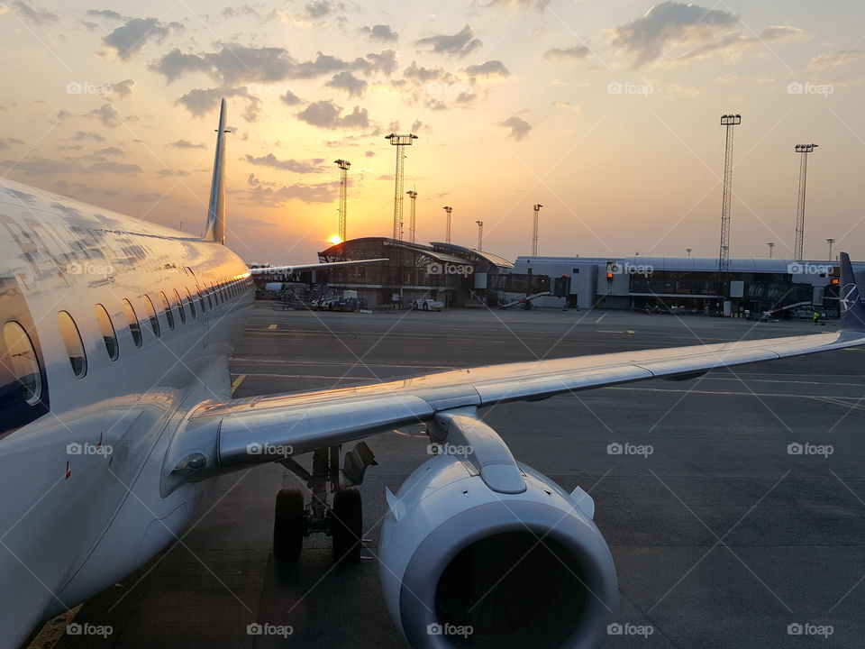 Boarding to an airplane at dusk