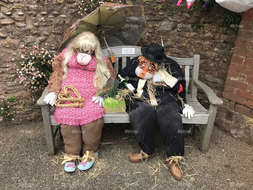 Togetherness making the job of a scarecrow less demanding when a couple are in love.