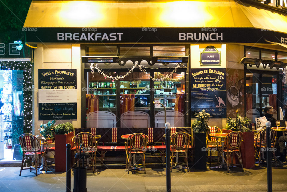 resturant in paris at christmas