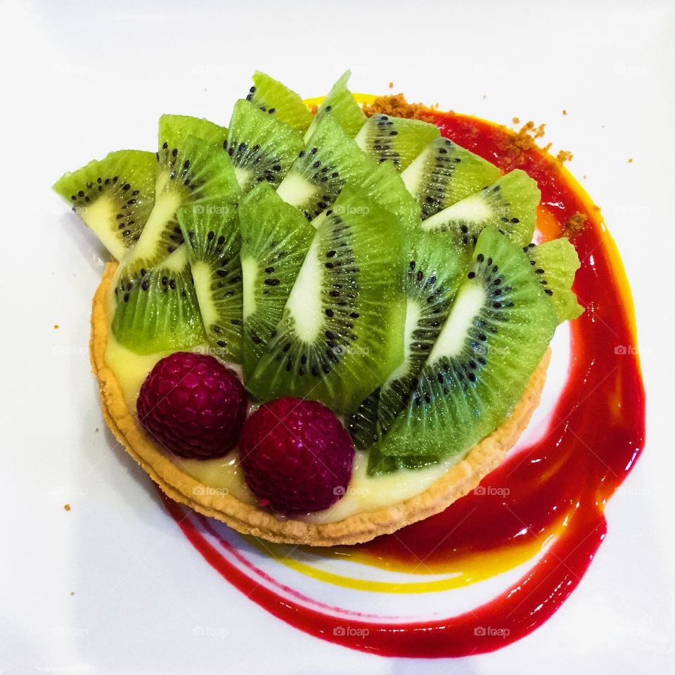 Dessert Cake Raspberry Kiwi 