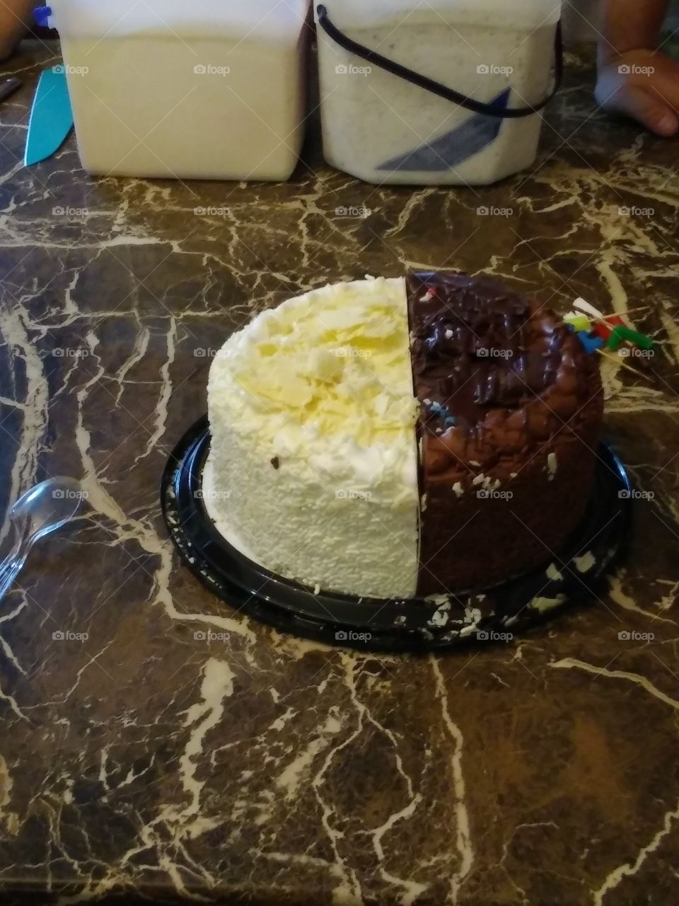 Vanilla or Chocolate or both cake