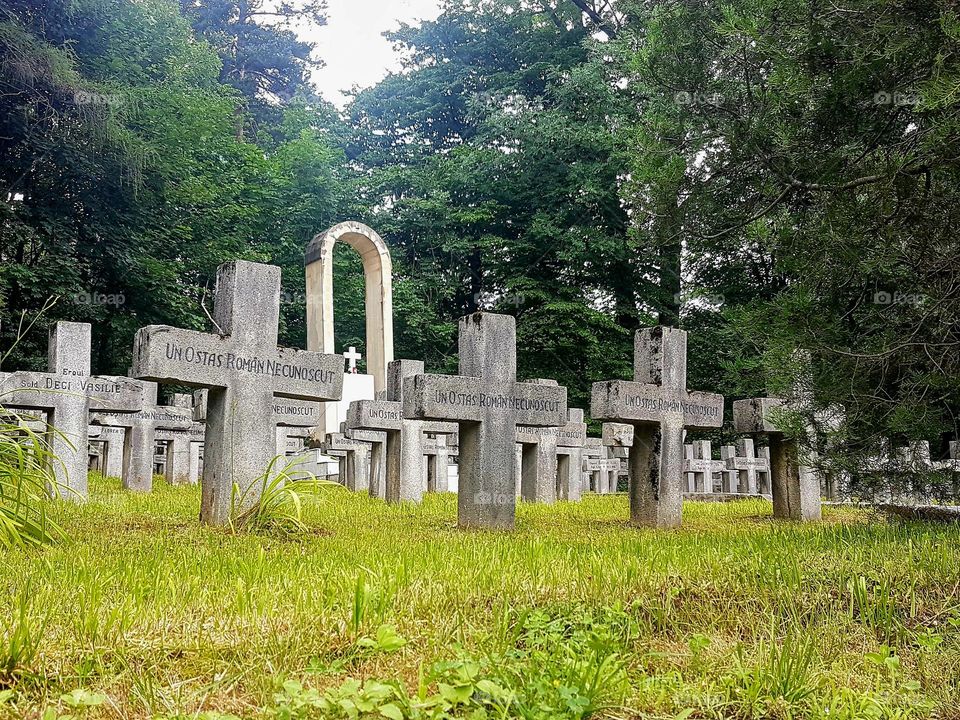 the crosses of unknown heroes