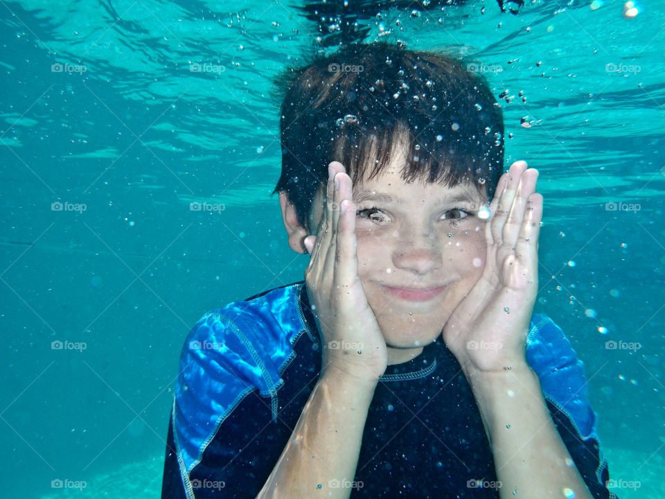 peek a boo underwater