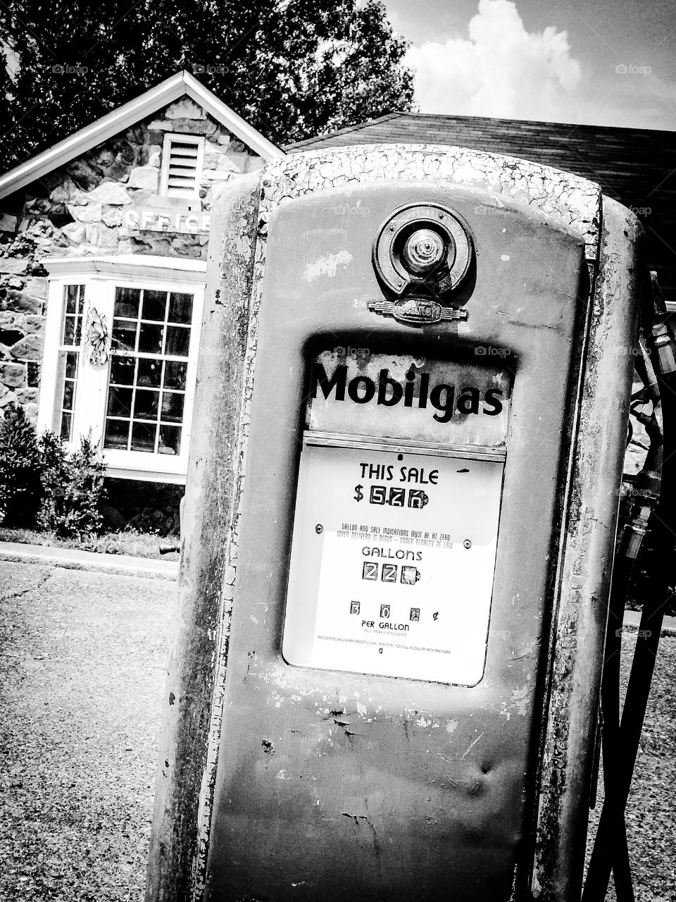 Old out-of-service gas pump Cuba MO. Still out front of the Wagon Wheel Route 66 Motel. 