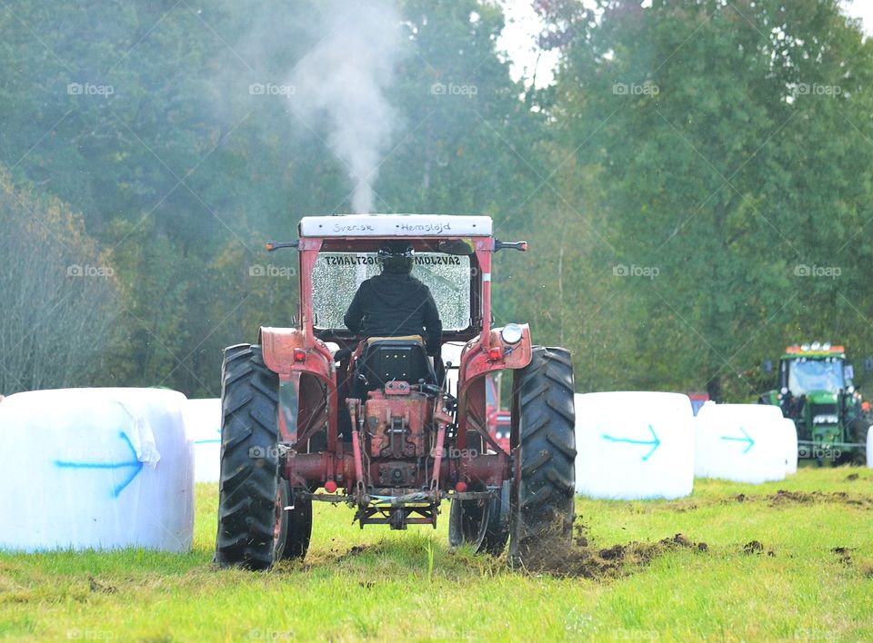 Tractor racing