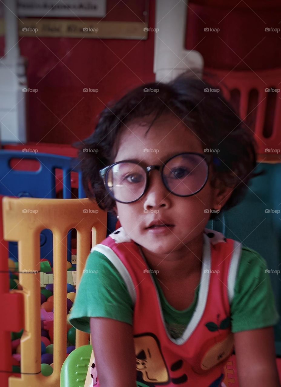 photo model anak perempuan kecil ku dia mulai bisa bergaya seperti model profesional umur masih 5 tahun 
berbagi masukan nya teman teman