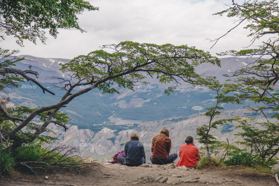 Friends enjoying nature and beautiful Mountain View’s 