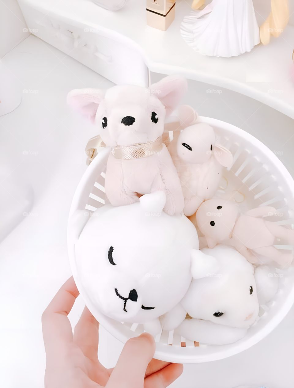 Lots of white doll baskets, so cute.