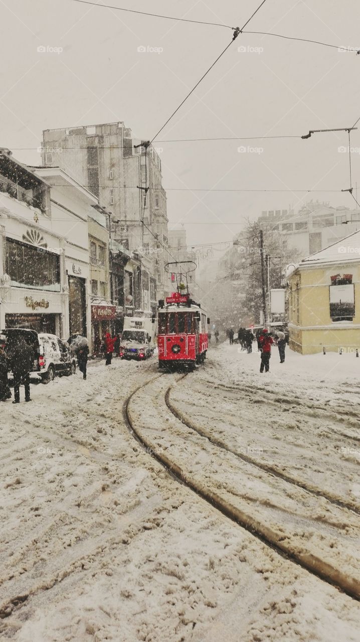 Tram goes on way on snow