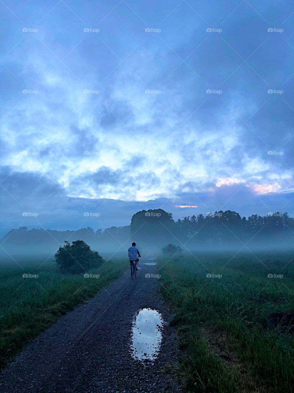 A bike ride in the beautiful evening of the fog! 