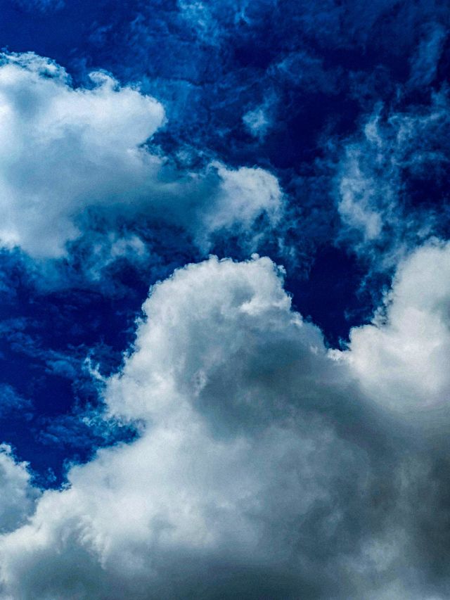 I want to show white clouds and blue sky in this photo.  The sky looks very beautiful with clouds and blue sky.