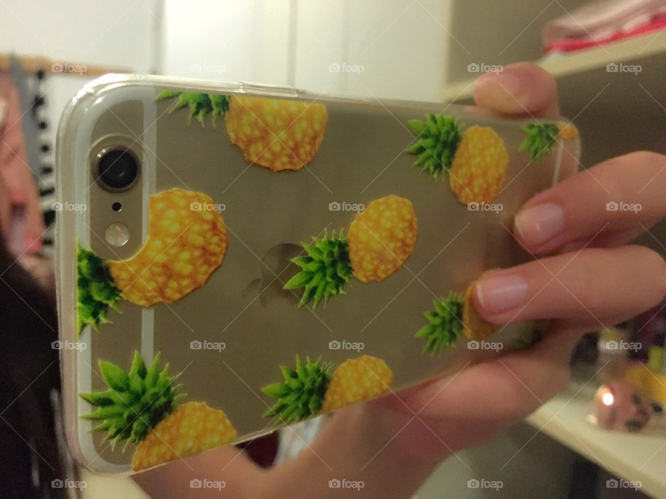 Pineapples case