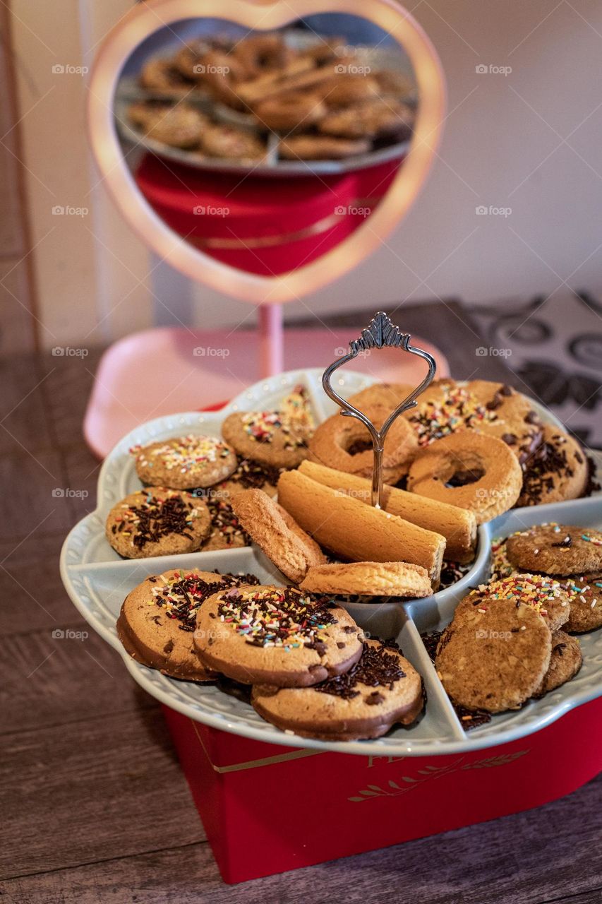 A mix of the cookies at the blue plate