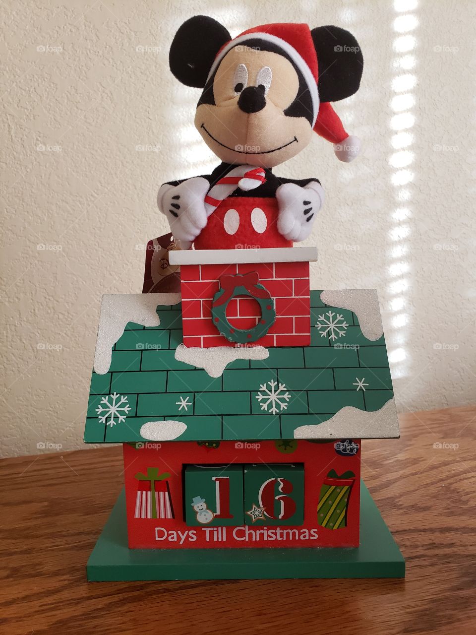 Micky mouse says 16 more days until Christmas. I cant wait
Merry Christmas everyone