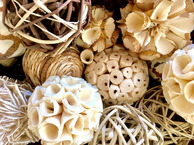 Neutral decoration 