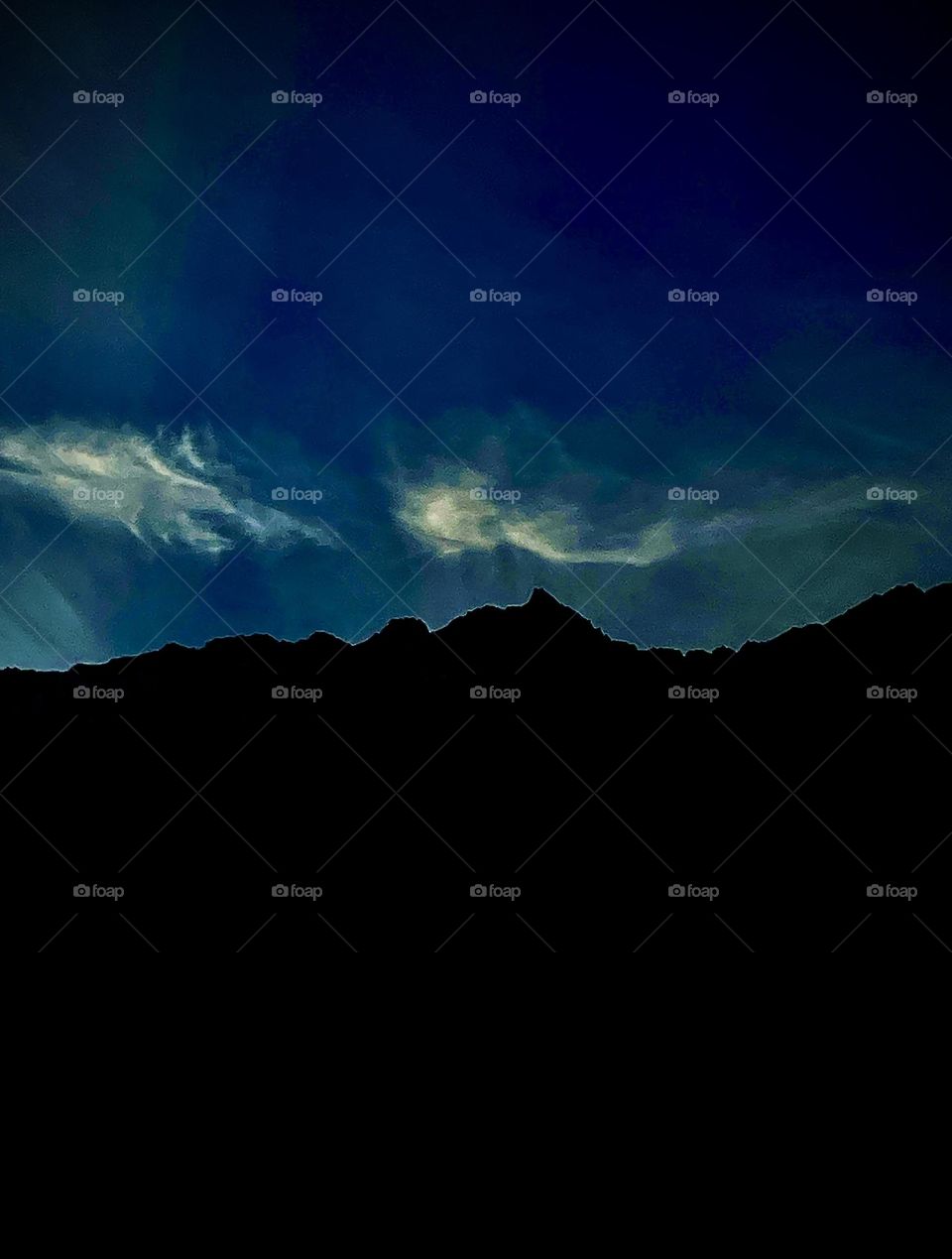 Peak lit clouds in Himalayan mountain range in the evening 