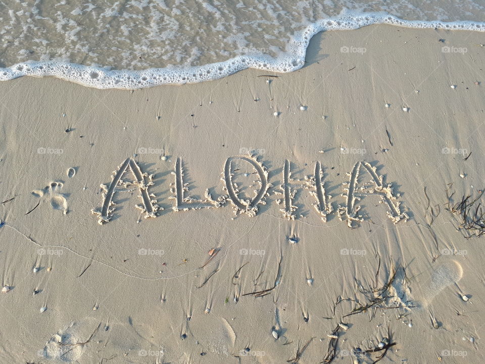 Inscription on the sand - Aloha