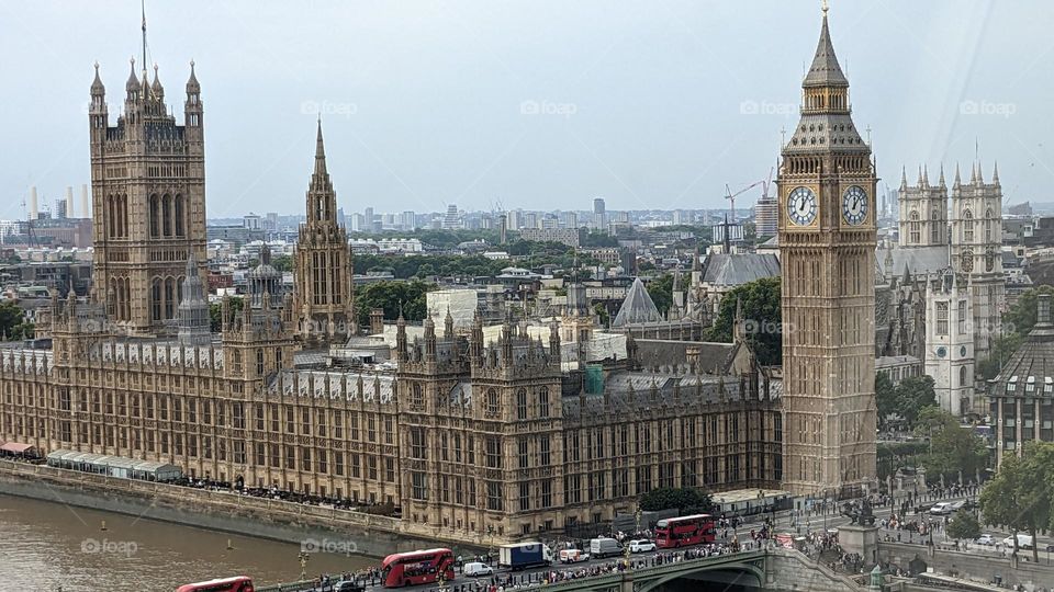 The Amazing Big Ben, combined with the Houses of Parliament took on the London Eye.