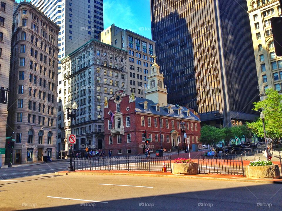 the oldest house in Boston between the skyscrapers