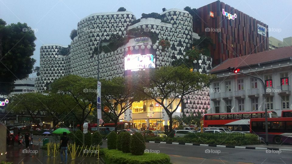 even when cloudy, the sunlight is still being the major contributor to enlighten this big city.. at least until for the next minutes when the drizzle come..