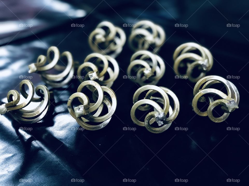 Twisted metal ornament 