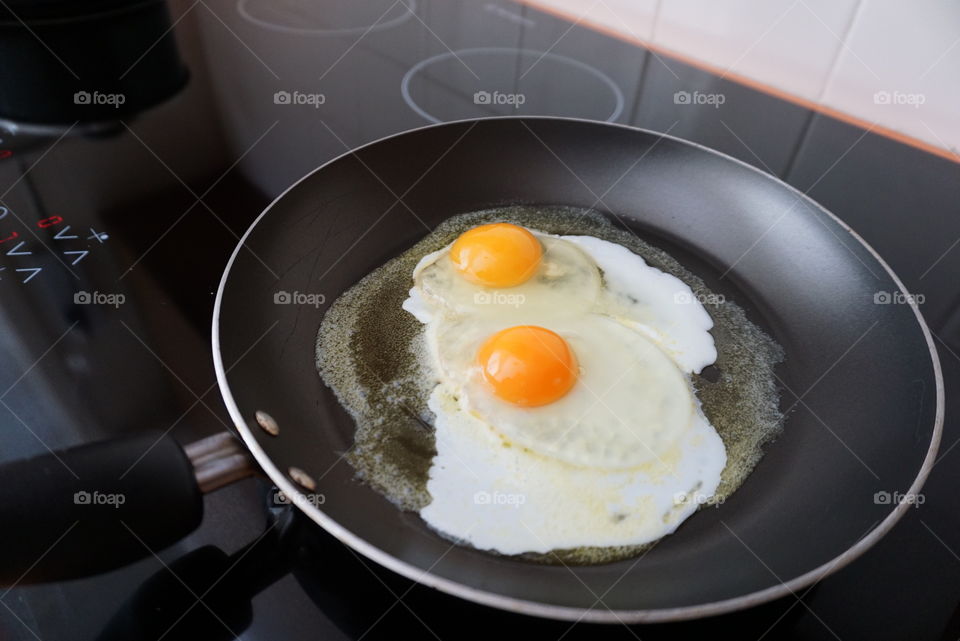 Frying eggs