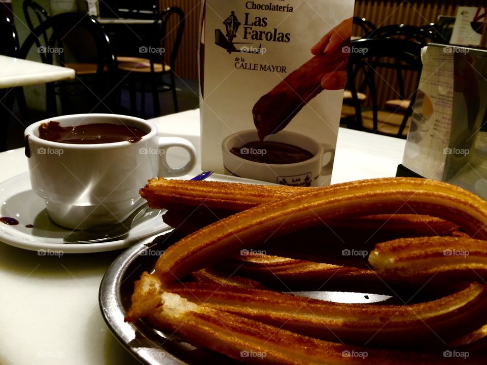 Churros y chocolate