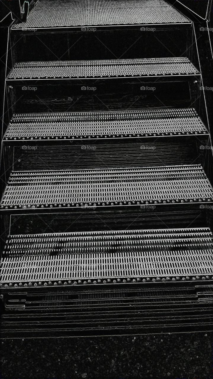 Metall . In das Unheimliche