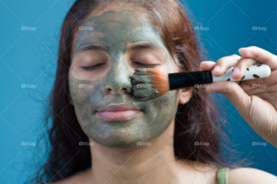 I apply pure neem face pack for healthy glowing face.