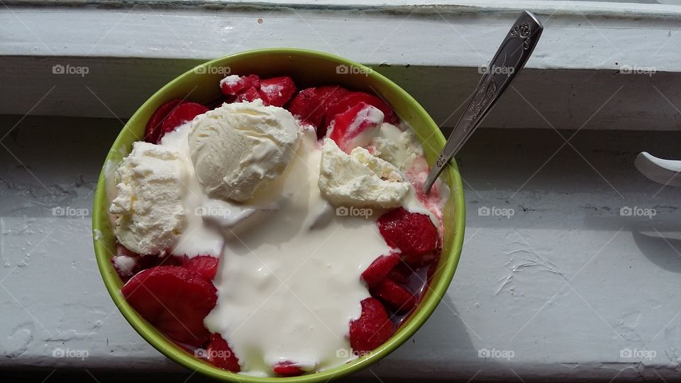 strawberry ice cream Bowl spoon taste