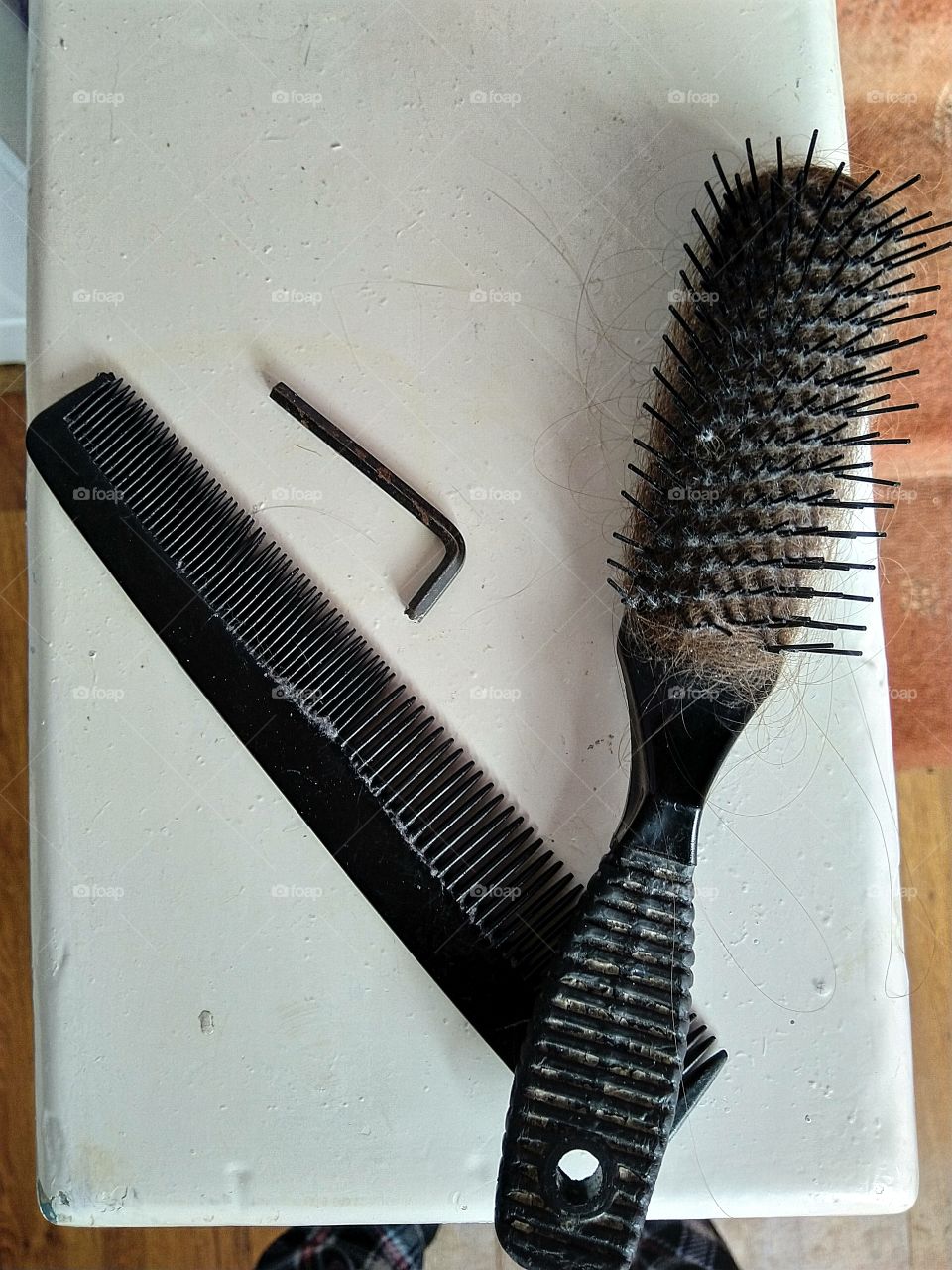 el cepillo y el peine