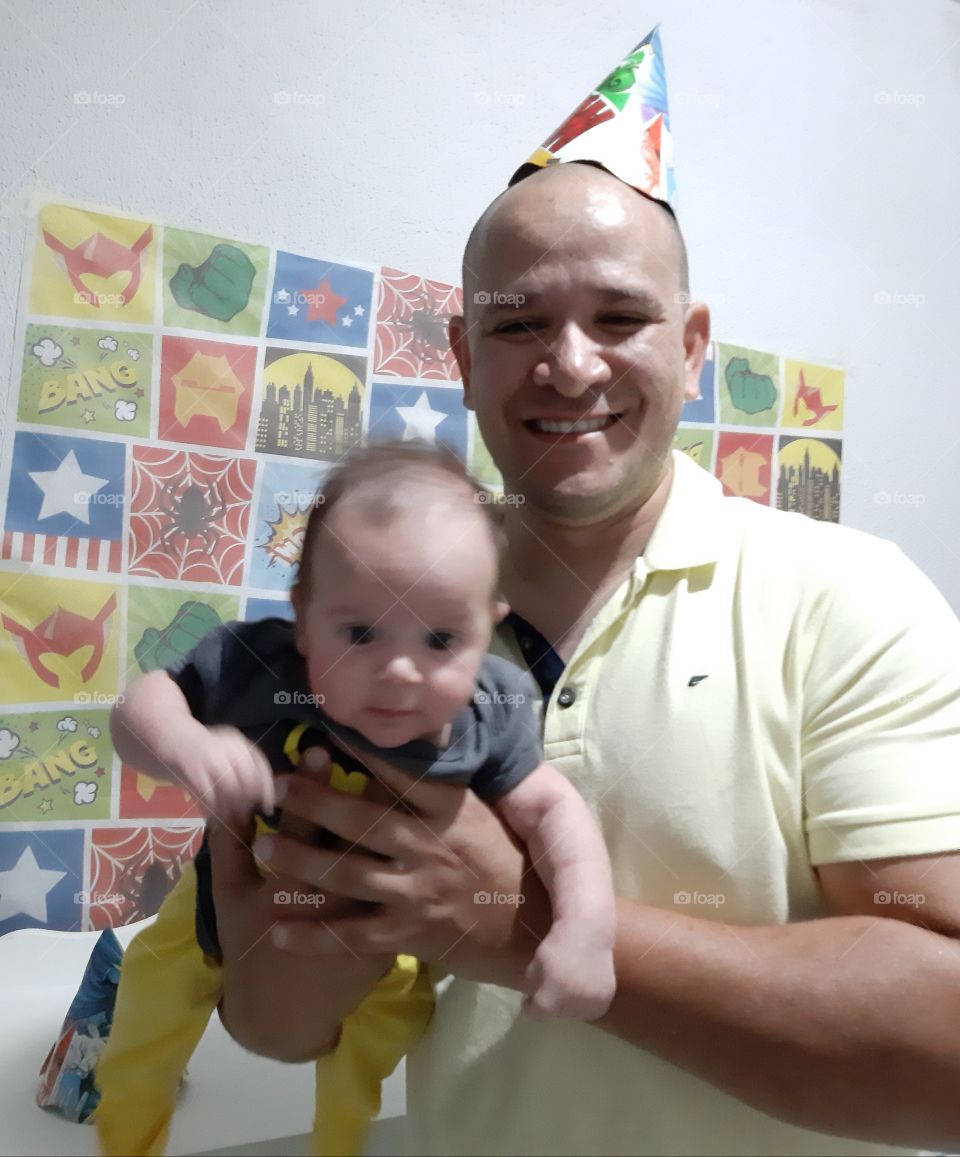 Aniversário.
Pai e filho.