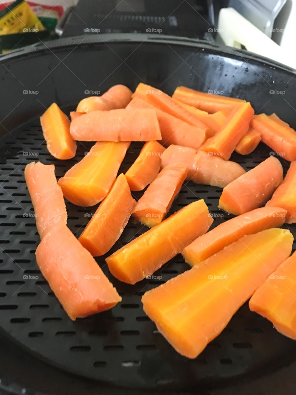 Steaming carrots 