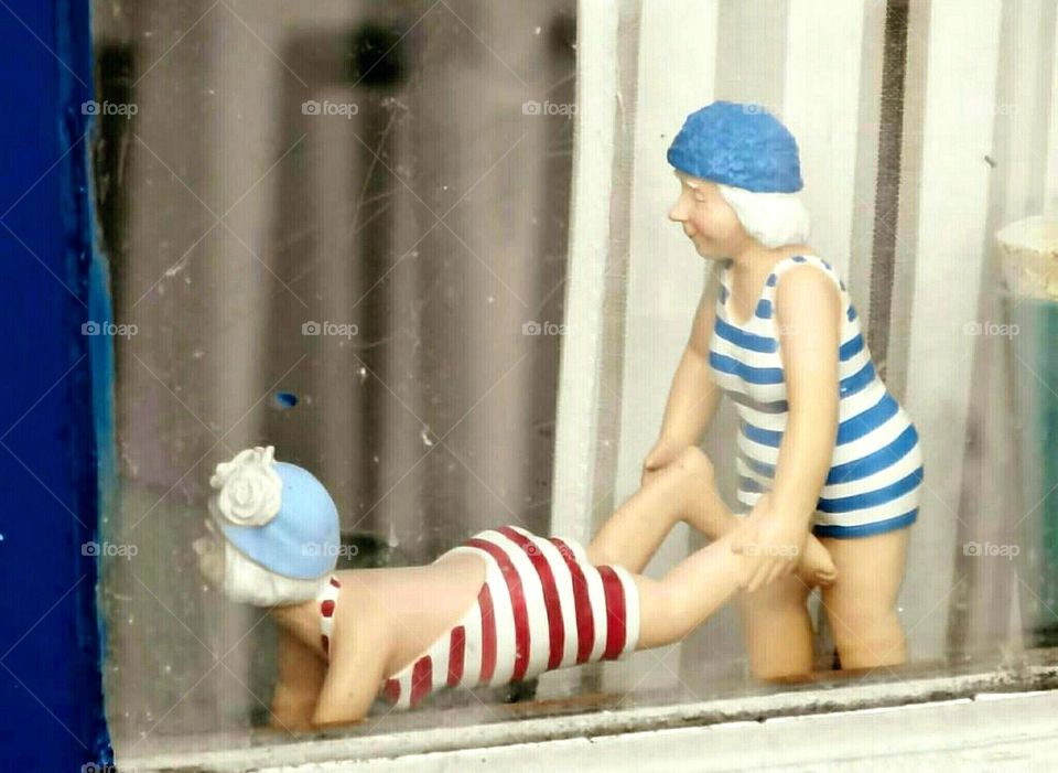 Ceramic ladies at the beach