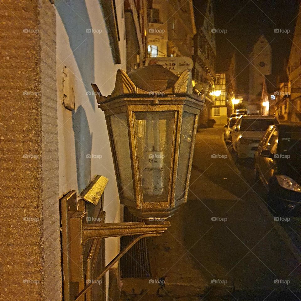 Laternenlampe an der Wand in den deutschen Straßen