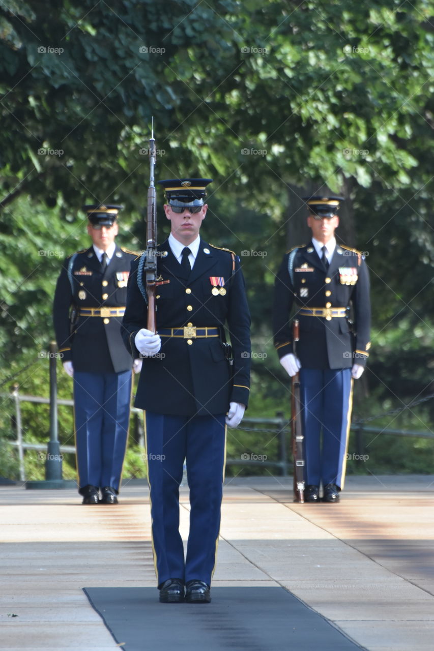 Soldiers guarding the tomb of the unknown soldiers