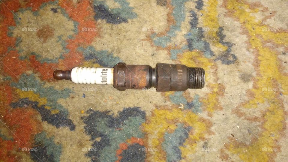 Circa 1973 spark plug with spark plug extender