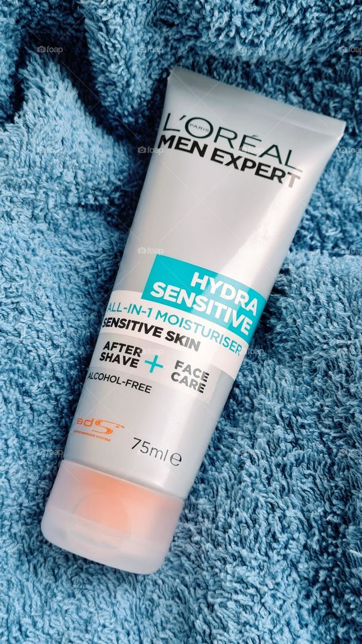 L'oréal - Men's moisturiser face cream.