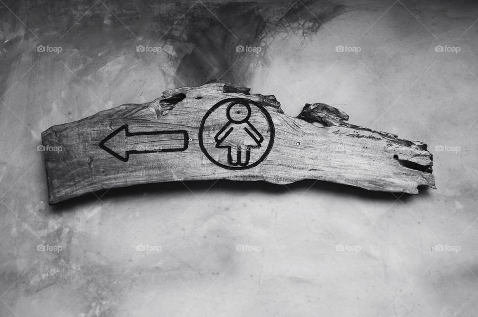 Woman on the left, which way man?