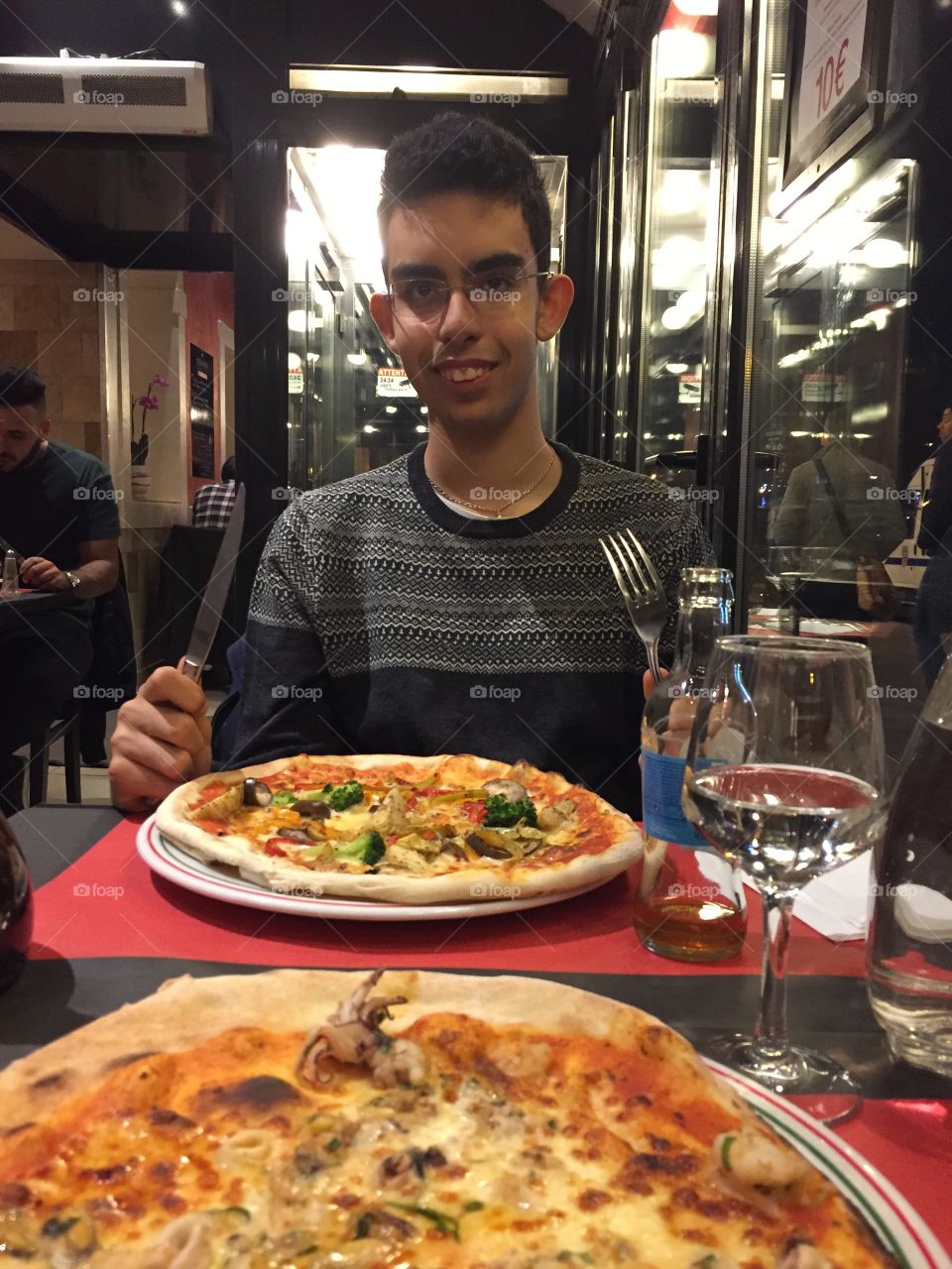Mega PIZZA dans un restaurant à République !