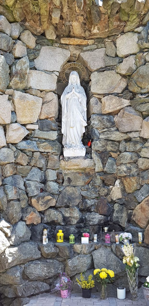 christian church statue of mary